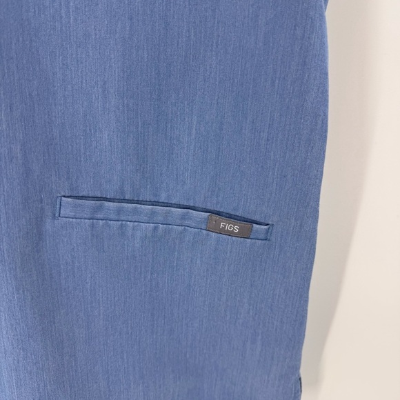 Figs Blue V-Neck Scrub Top for Medical Professionals - Picture 4 of 6